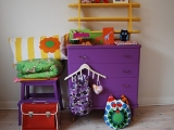 Puošiame vaikų kambarį: gelsvi ir purpuriniai atspalviai